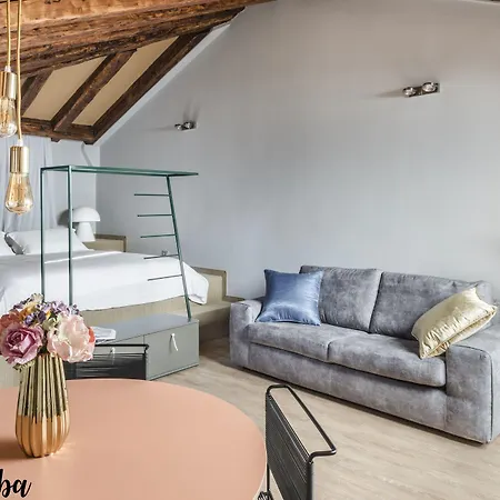 Urban Homy Apartment *