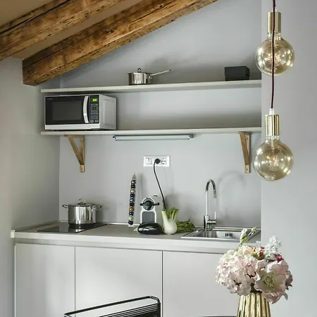 Urban Homy Apartment