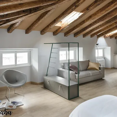 Urban Homy Apartment